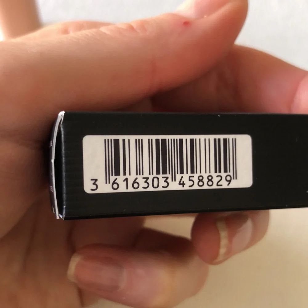 Gucci Matte Lip Colour in Goldie red 25 mini size